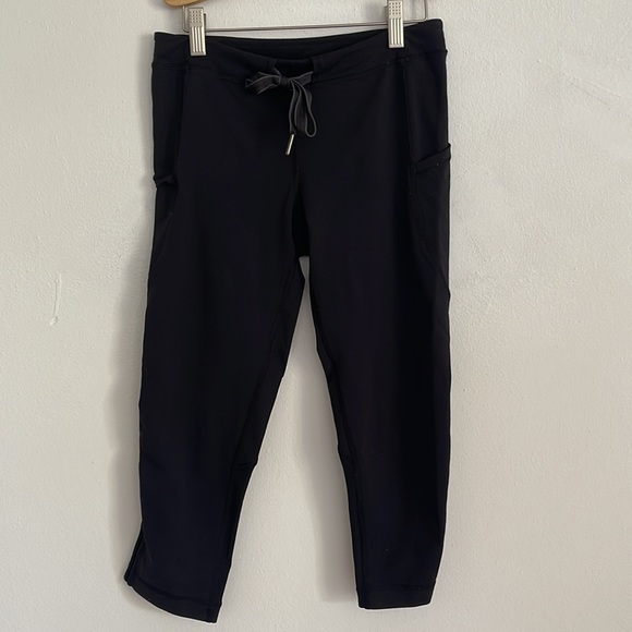 Lululemon capri black leggings w drawstring and pockets Run Mod Moves Crop - Picture 6 of 9